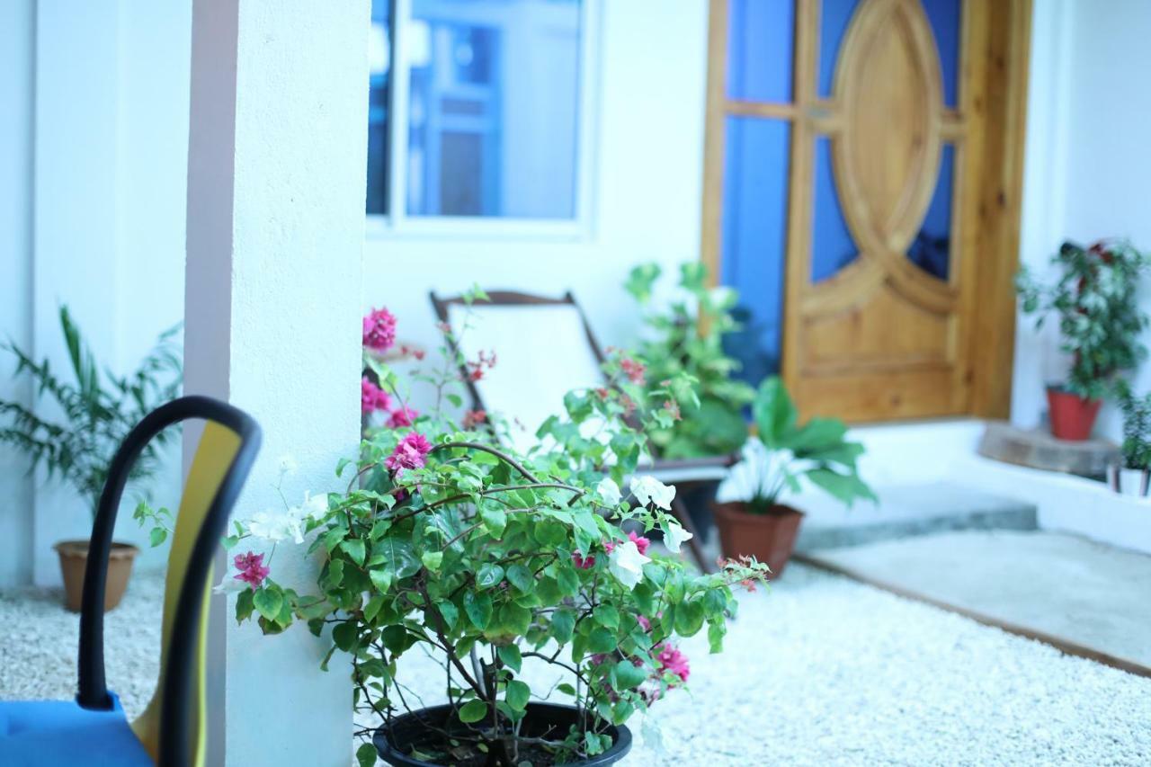 Moodhu Surf House Hotel Himmafushi Buitenkant foto