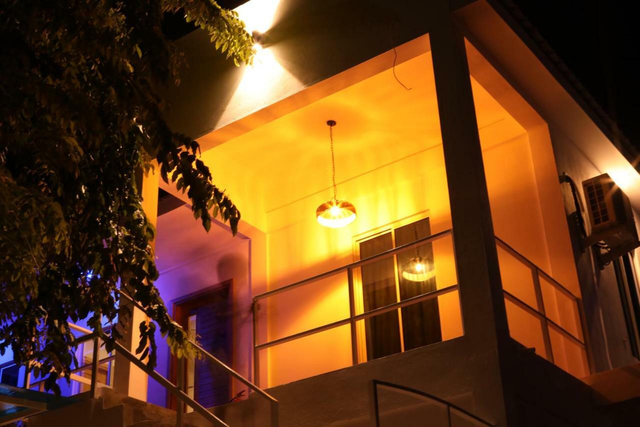 Moodhu Surf House Hotel Himmafushi Buitenkant foto