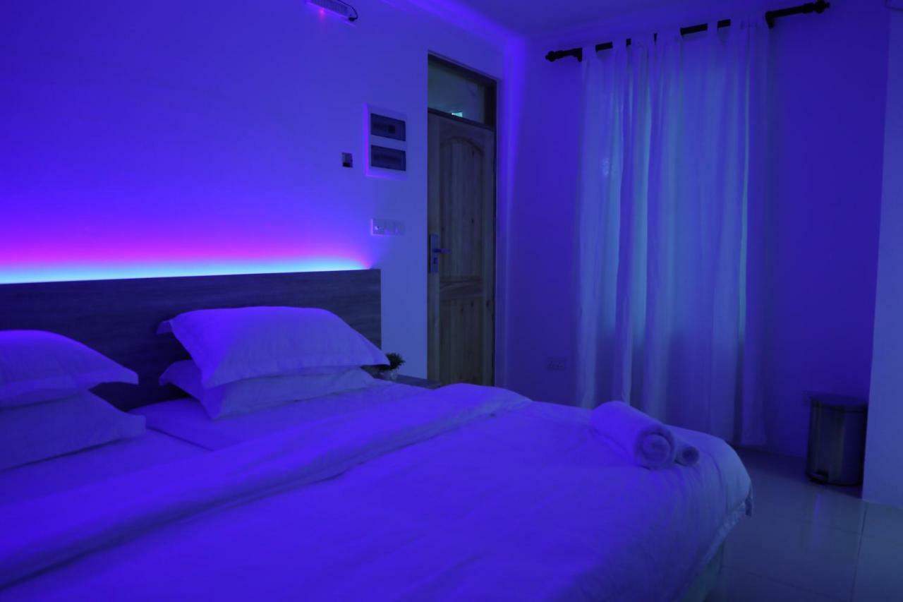 Moodhu Surf House Hotel Himmafushi Buitenkant foto